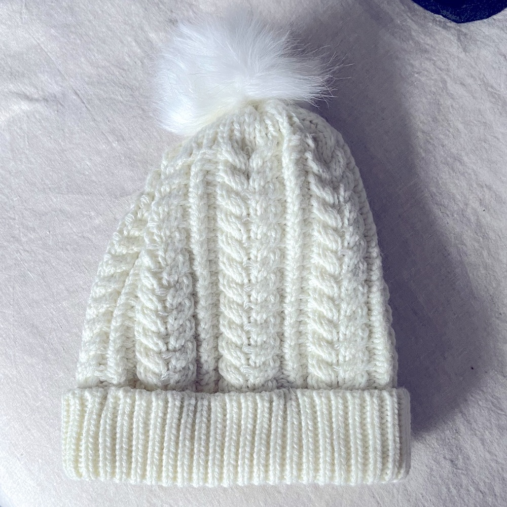 Knit pompon beanie for winter ❄️🤍